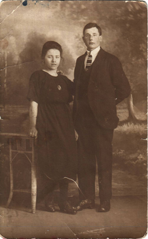 Klik voor foto in apart venster jan_van_den_broek_en_adriana_van_der_schans_in_1922.jpg